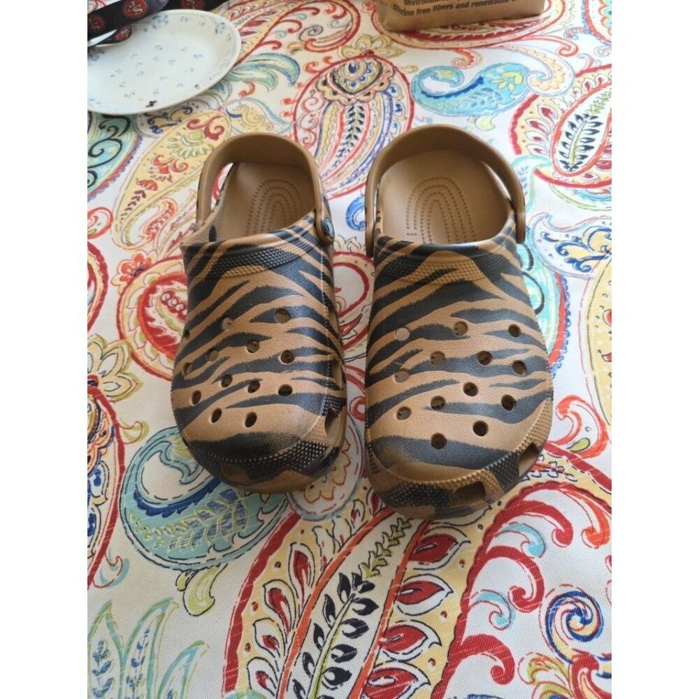 Crocs Classic Mens Size 12 Animal Print Clog Comfort Slip Resistant - Picture 8 of 8